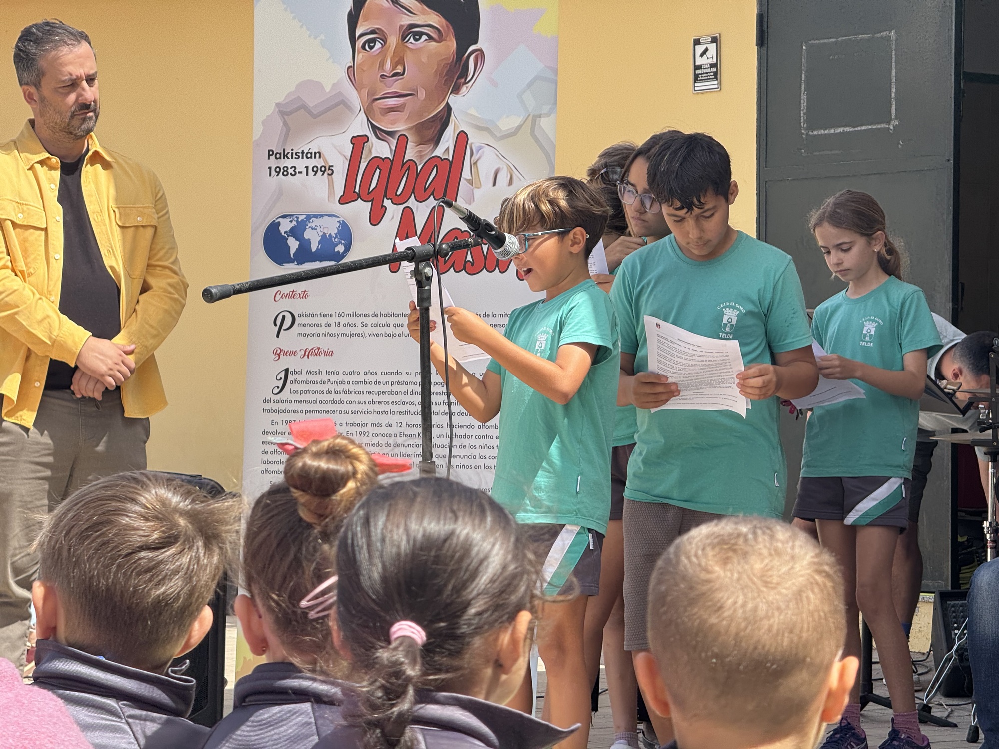 En este momento estás viendo Lectura de un manifiesto en Telde por el Día Internacional Contra la Esclavitud Infantil