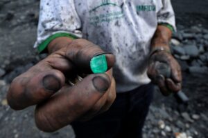 Lee más sobre el artículo Los niños esmeraldas de Colombia