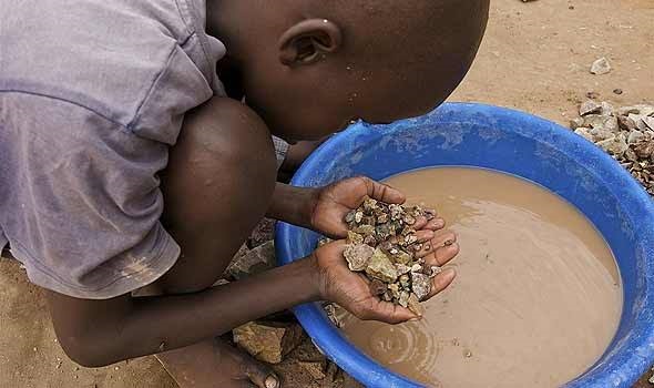 En este momento estás viendo Erradicar la esclavitud infantil en la minería: la nueva alianza entre la OIT y la Responsible Minerals Initiative