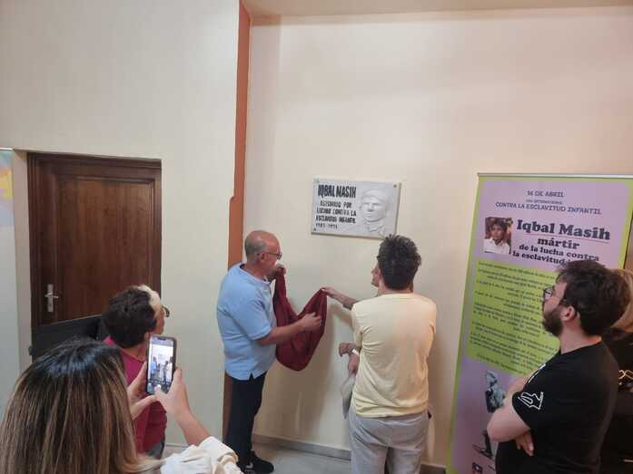 En este momento estás viendo Telde descubre una placa en recuerdo de Iqbal Masih